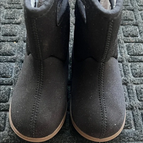 Bogs Black Kids Boots - Picture 3 of 13